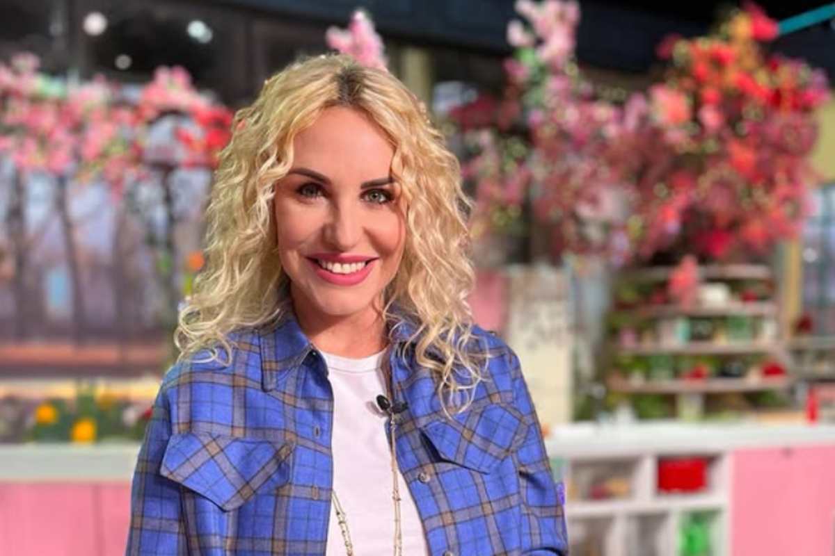 antonella clerici nello studio di E' sempre Mezzogiorno