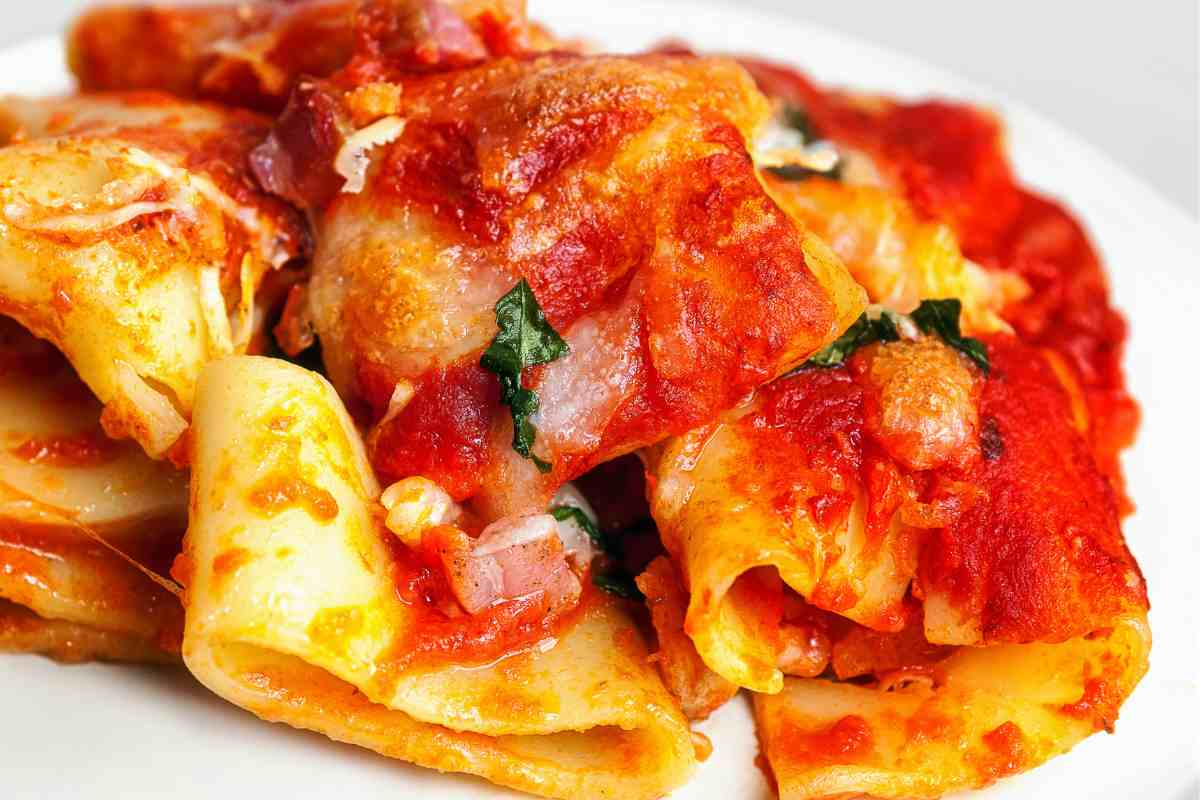 paccheri pomodoro cipolla e guanciale