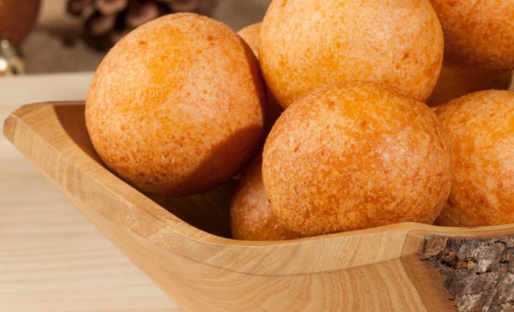 Palline di parmigiano sparse