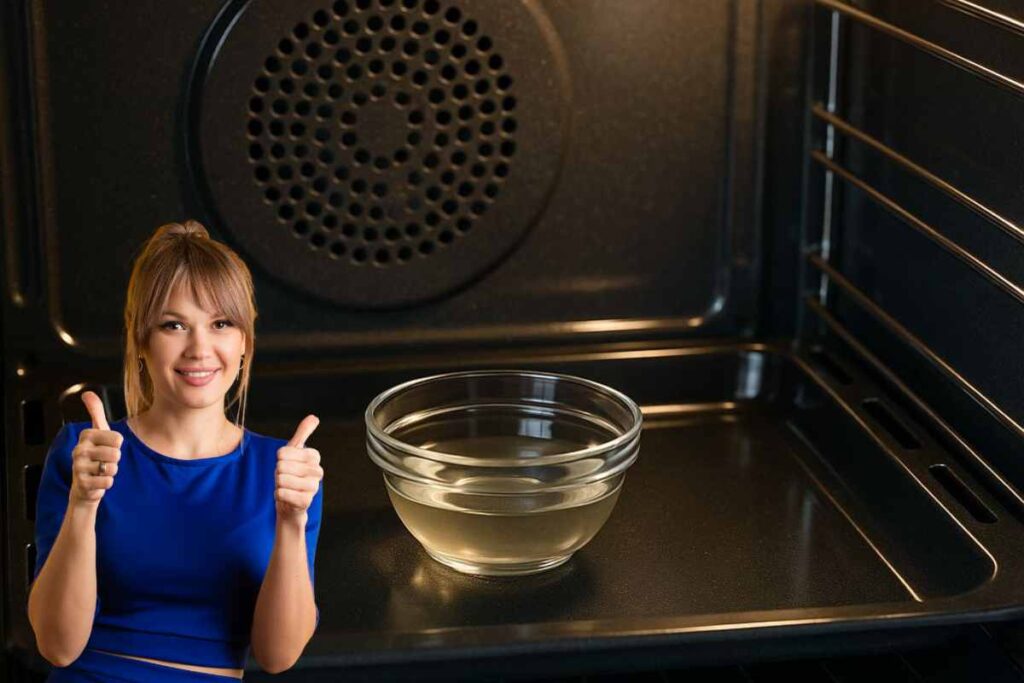 Una ciotola in un forno ed una donna soddisfatta